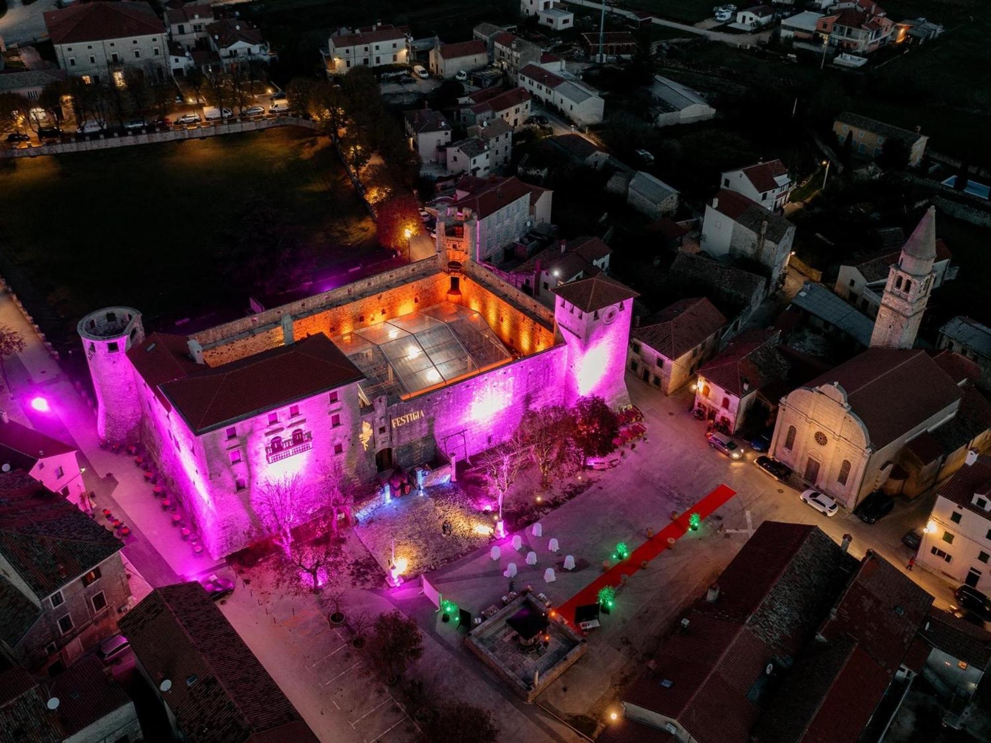 Teta Jana Apartment Smoljanci Luaran gambar