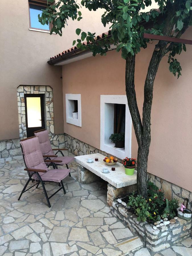 Teta Jana Apartment Smoljanci Luaran gambar