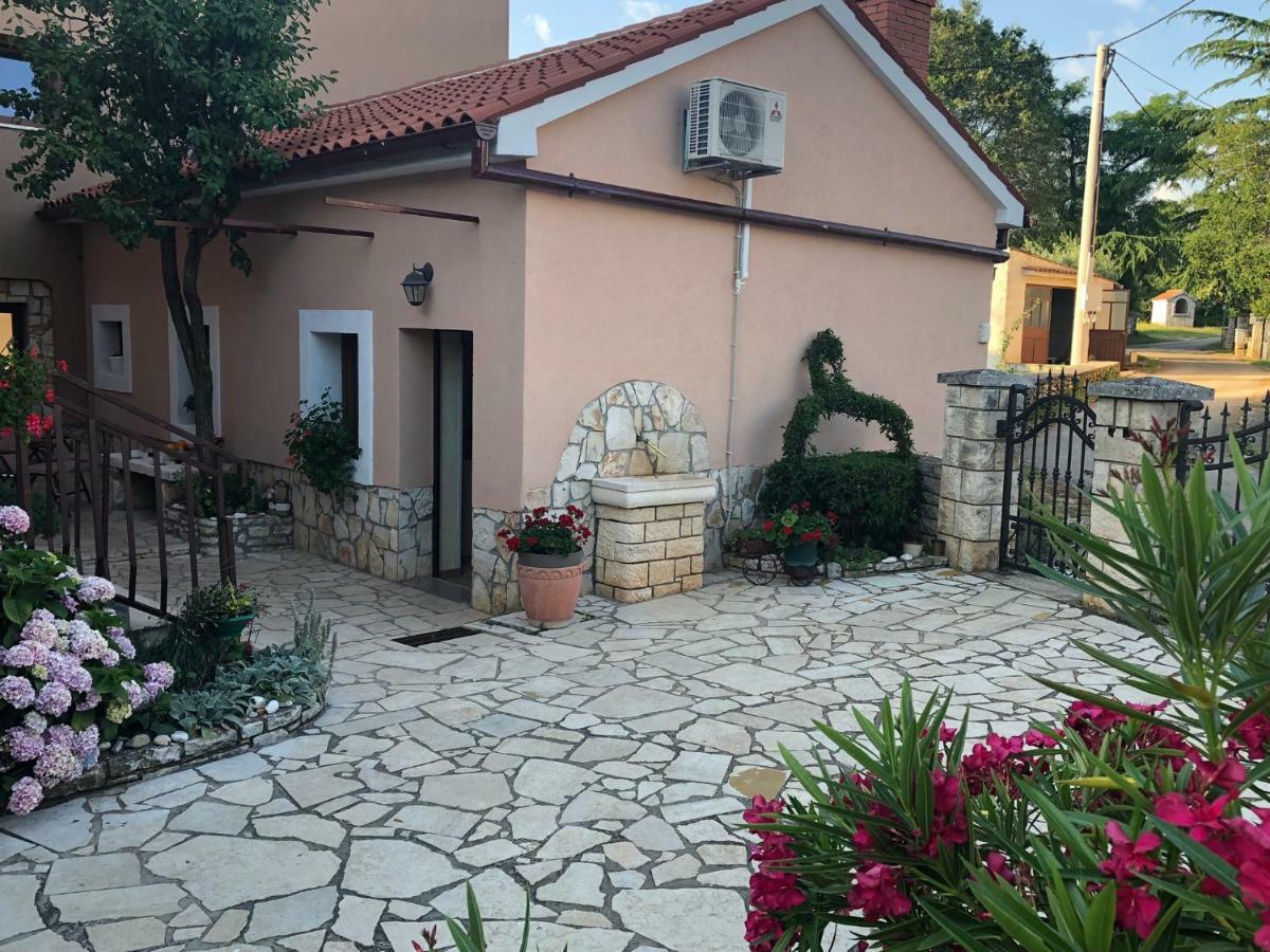 Teta Jana Apartment Smoljanci Luaran gambar