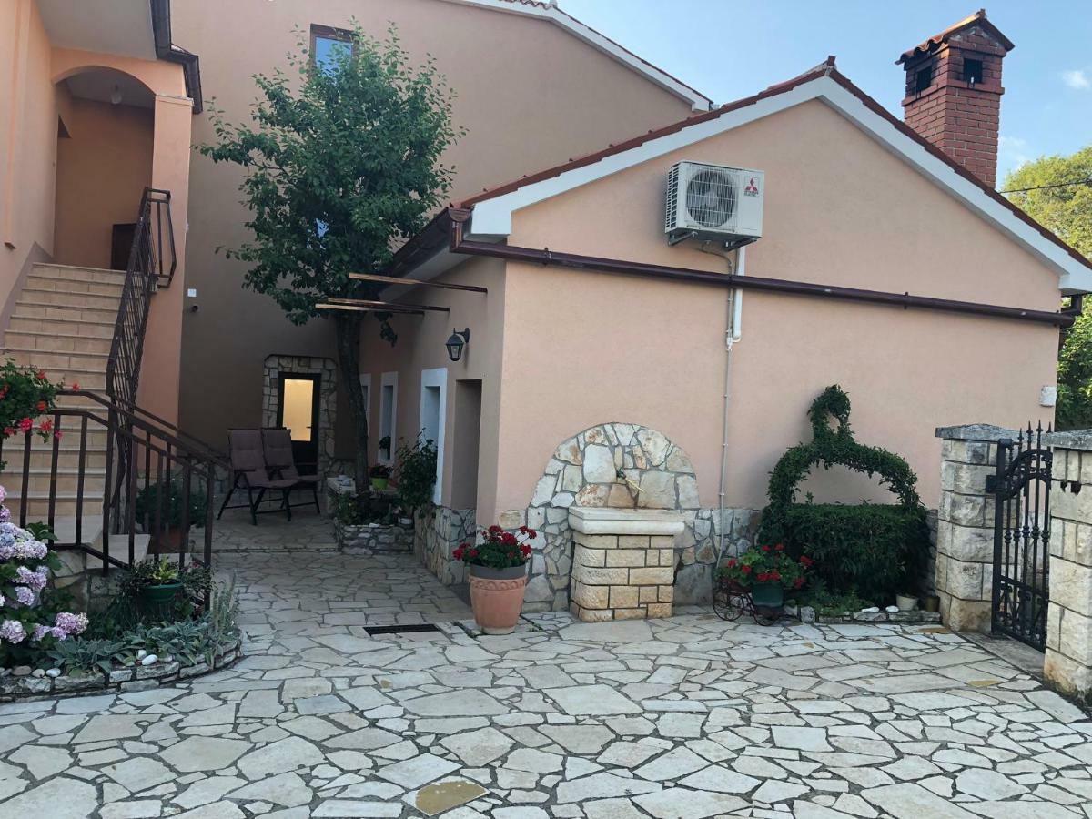 Teta Jana Apartment Smoljanci Luaran gambar
